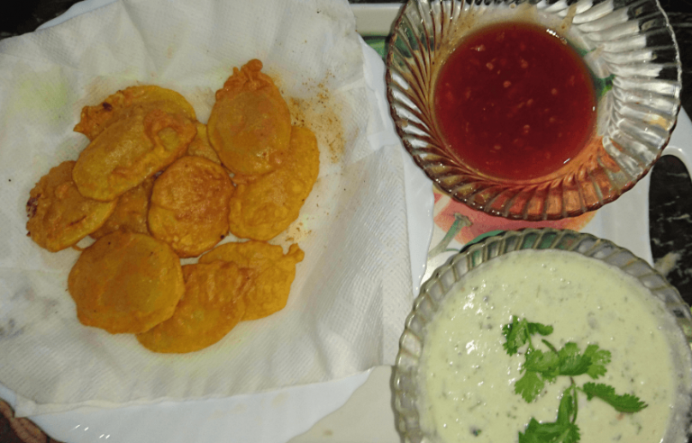 Delicious Aloo Ki Kachori Pakistani Food Recipe (With Video)