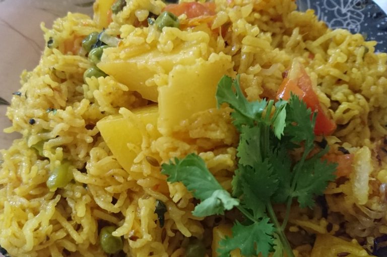 Aloo Matar Pulao Pakistani Food Recipe