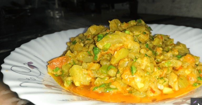 Lauki Ki Sabzi Pakistani Food Recipe (With Video)