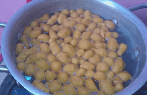 Besan Dahi Baray Pakistani Food Recipe7