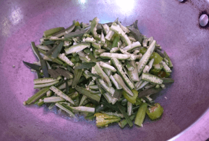 Crispy Masala Bhindi Pakistani Food Recipe4