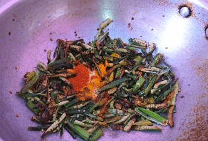 Crispy Masala Bhindi Pakistani Food Recipe7