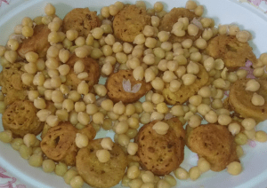 Dahi Aloo Chana Chaat Pakistani Food Recipe6