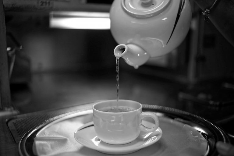The Benefits of Drinking Hot Water (Loss Your Extra Weight)