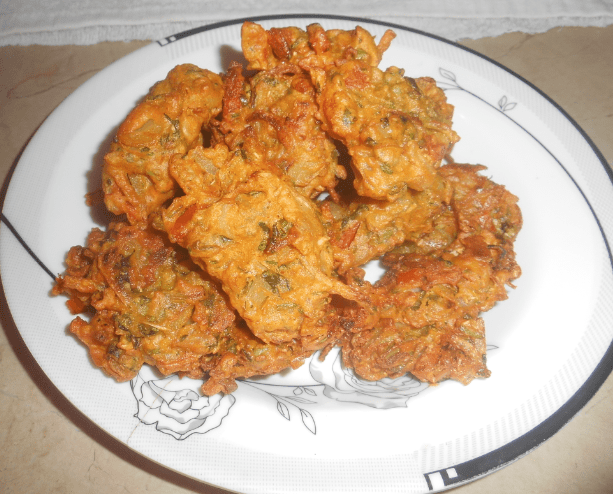 Delicious Spicy Crispy Pakora Pakistani Food Recipe (With Video)