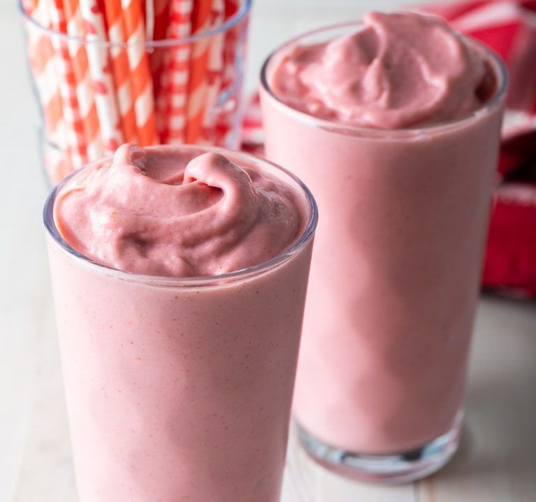 Healthy & Simple Strawberry Smoothie Pakistani Food Recipe