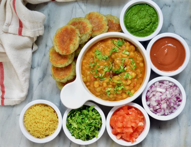 Delicious Street Style Ragda Pattice Chaat Pakistani Food Recipe