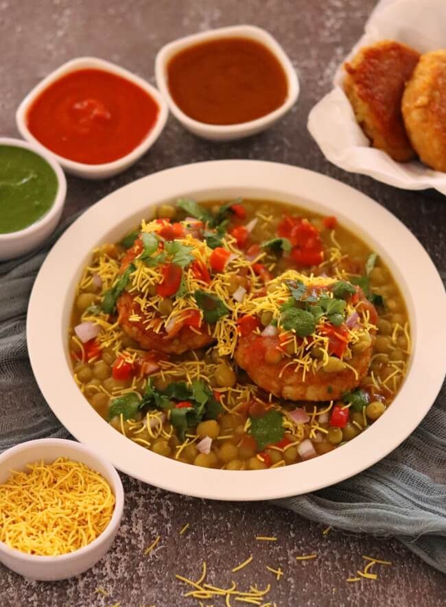 Delicious Street Style Ragda Pattice Chaat Pakistani Food Recipe