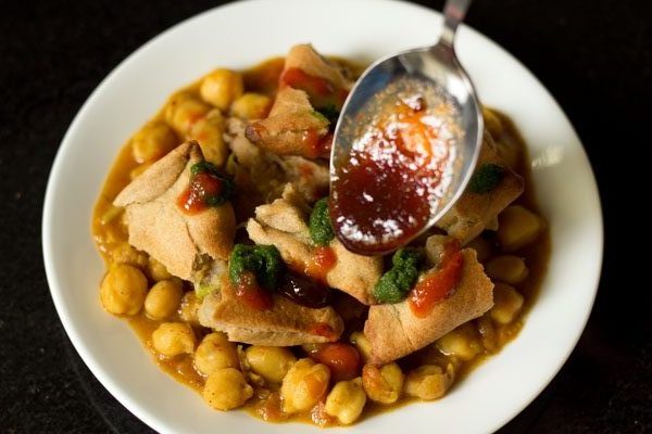 Tasty & Delicious Matar Samosa Chaat Pakistani Food Recipe