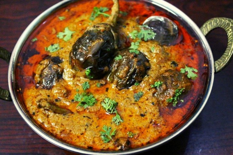 Stuffed Brinjal Curry (Badanekayi Ennegayi Palya) Recipe
